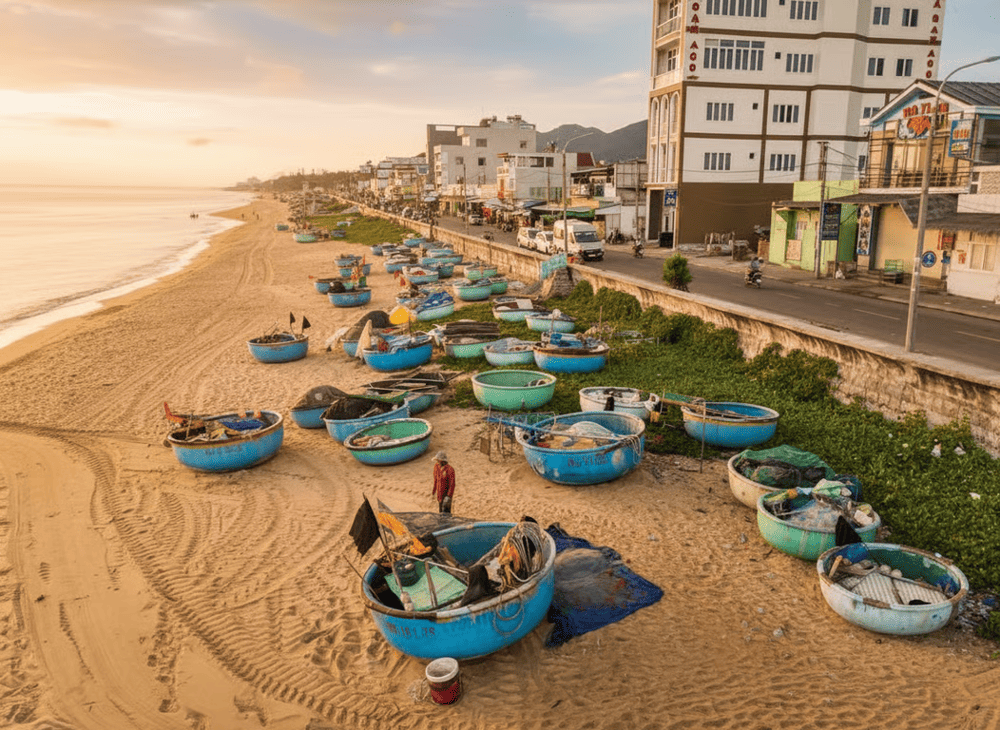 Làng chài Phước Hải nằm dọc bên bờ biển thị trấn Phước Hải